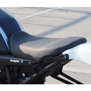 xsr700 HooBue カーボン　エアインテークカバー　タイラント　カウル ヤマハ XSR700 タイラント カーボン フロントフレーム/エア