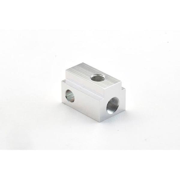 スウェッジライン 2WAYブロック メス凹（L-M11X0.75）-メス凸（M10X1.00） メー...