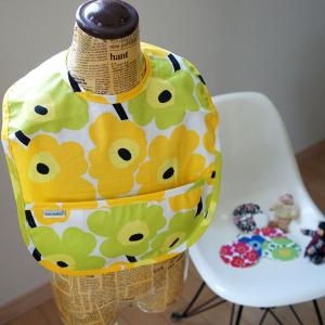 マリメッコ ビブ（お食事用エプロン/スタイ） UNIKKO（ウニッコ）/LIME【店頭受取も可 吹田】