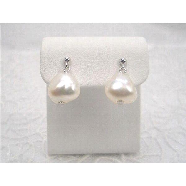 個性的な形が可愛くてお洒落、ＳＶ大粒淡水真珠バロックピアス