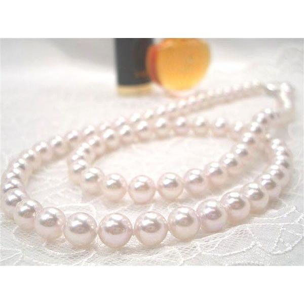 とびっきりの素敵な輝きを胸元に、 良質アコヤパールセミロングネックレス