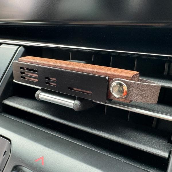 アロマディフューザー 車用 芳香剤 おしゃれ エアコン吹き出し口 クリップ式 車載 フレグランス 天...