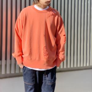 全2色 スリフティルック THRIFTY LOOK クルースウェット WORN-OUT CREW SWEAT ダメージ加工 GOAT ゴート オレンジ ホワイト ORANGE WHITE｜mr-vibes