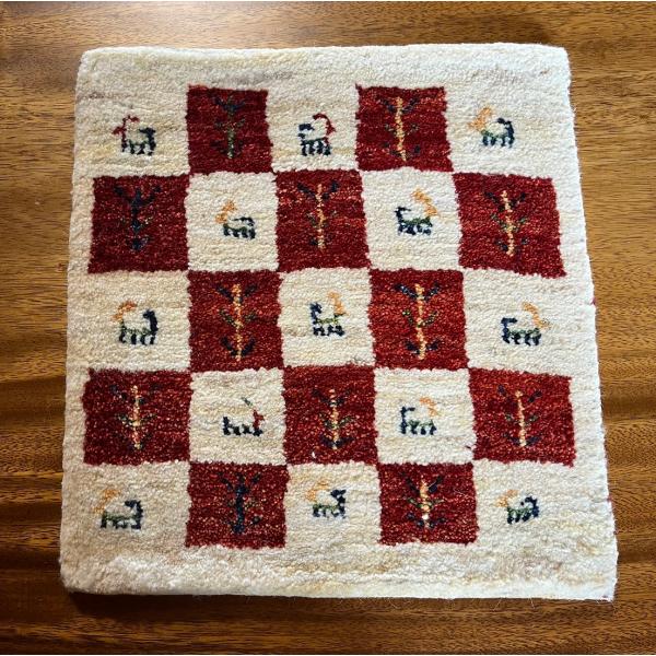 ギャベ ギャッベ  イラン産 絨毯 天然染料 草木花染手織物 座布団 サイズ41cm×39cm