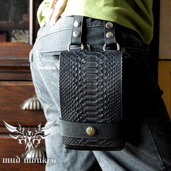 シザーバッグ・ボディバッグ/パイソンブラックバックカット