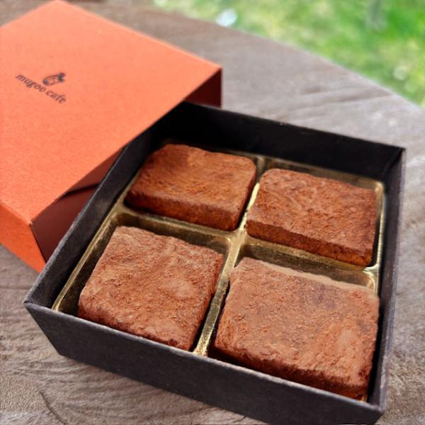クーベルチュール100％カカオを使用した生チョコ（箱入り）