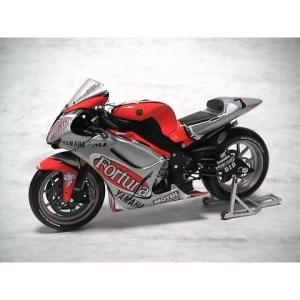 タミヤ（TAMIYA） ヤマハYZR-M1 04 No.7/No.33 1/12バイク 14100