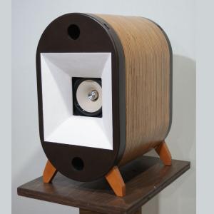 工芸品のようなディフューザー ＆ 美しいフォルムのスーパーツィーター