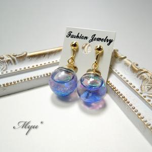 スノードーム イヤリング 淡いブルー キラキラ 揺れる 夢可愛い 女性 プレゼント｜myu-accessory