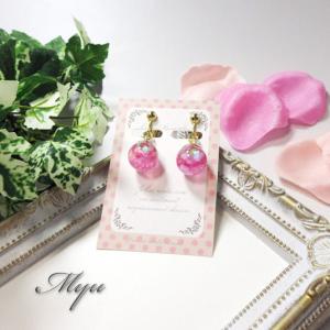 スノードーム イヤリング ピンク キラキラ 揺れる 夢可愛い 女性 プレゼント｜myu-accessory