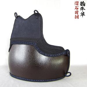 剣道具 剣道防具 単品 胴 胸牛革 溜石目胴 胸ベタ 50本型強化樹脂 三本足 堅紐付 ラプター塗装風 革胸 牛革 紺革 牛紺 防具 武具 剣道 胴台 樹脂胴 人気 大人用｜n-kasuga