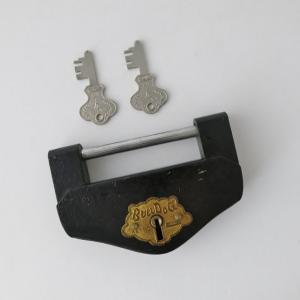 ブルドック印 倉庫錠 2号 V型（3枚鍵） : 西田金物店 - 通販 - Yahoo