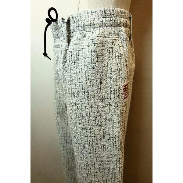 コードビー CODE:B イージーパンツ オフホワイト オールシーズン新作 かすれジャガード織り生地...