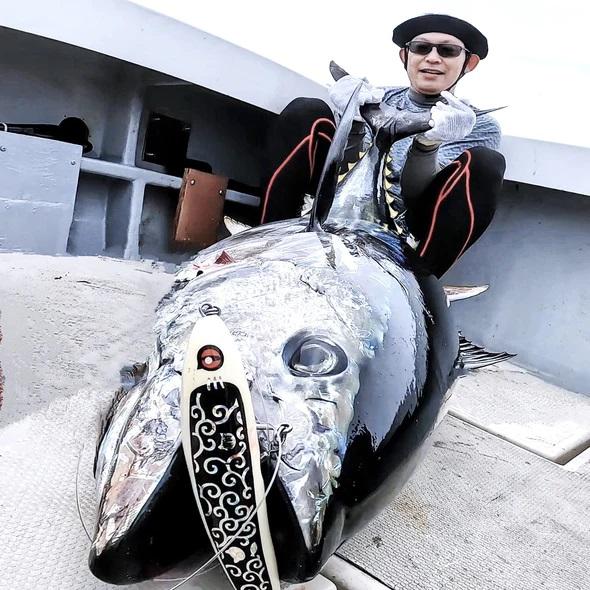 スカイグレイ デブネコ200　圧倒的な飛距離とバランスのとれたS字とウォブリングが大型魚を誘い出す！...