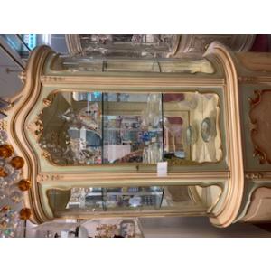 イタリア輸入　アンティーク調　ロココ調　ゴージャスゴールドモチーフ　お花フラワーの食器棚　フラワーのカップボード　モスグリーン