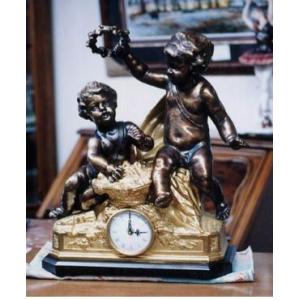 イタリア輸入　大理石と真鍮でできている天使の置物型時計　　エンジェルの置物型時計