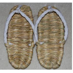 定形外　国産わらぞうり　わらじ　白鼻緒　全長約23ｃｍ　幅約8ｃｍ　1足約125ｇ