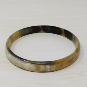 水牛の角 ブレスレット バングル シンプル 漆黒 black 18.5cm