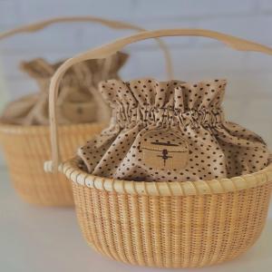 ナンタケットバスケット刺繍のポーチ ナンタケットバスケット用ポーチお花の刺繍アップリケ付き水色S