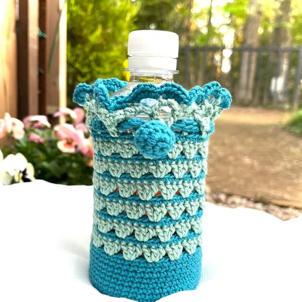 ニットのペットボトルカバー 小サイズ　ペットボトルケース 　350ｍｌ　ハンドメイド　手編み　