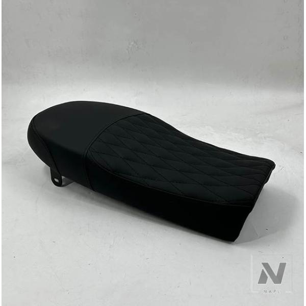 【並行輸入品】バイクシートAKITA.BLACK MUTTバイクパーツ MPT-1358用