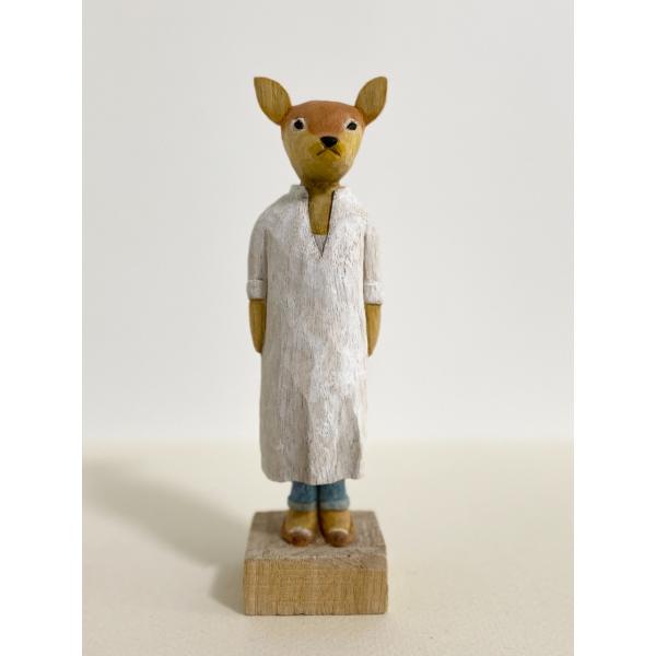 木と豆舎 木彫りの鹿ガール(白ワンピースにデニム) ならしかの休日