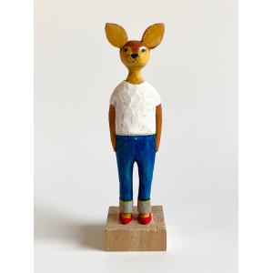 木と豆舎 木彫りの鹿ガール(デニムに赤い靴) ならしかの休日