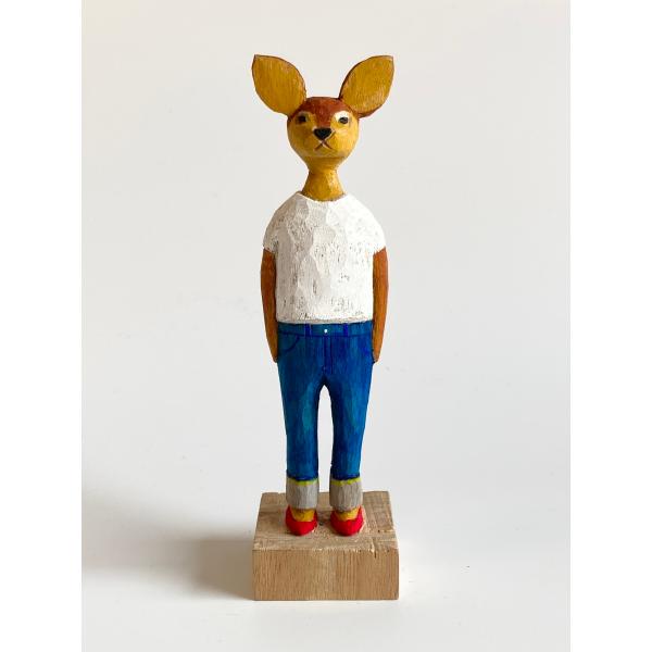 木と豆舎 木彫りの鹿ガール(デニムに赤い靴) ならしかの休日