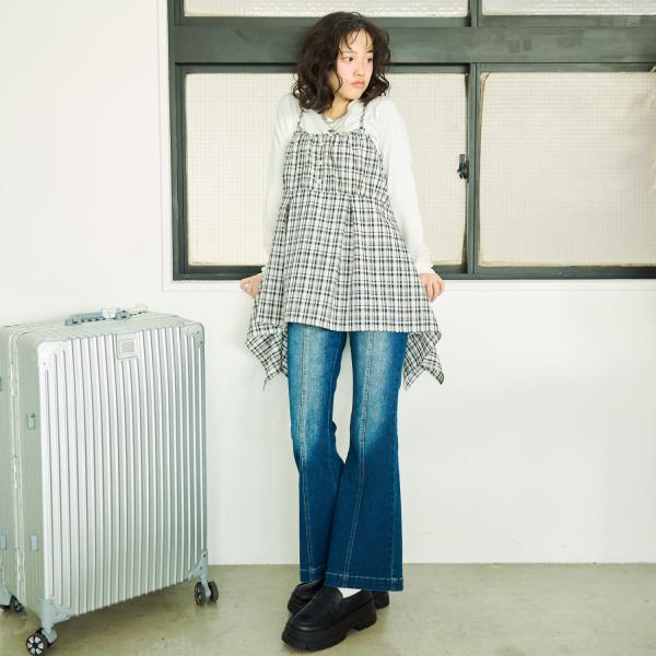 ラブトキシック(Lovetoxic)【ストレッチ】スタイルアップフレアデニムパンツ