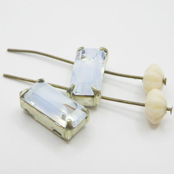 ヴィンテージスワロフスキー LightBlueGivre 10.5mmx5.5mmシルバー4つ穴台座...