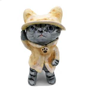 やまねこ 旅する猫 小 サバトラ ベージュコート 猫 置き物 石紛粘土 猫 オブジェ｜nekoland