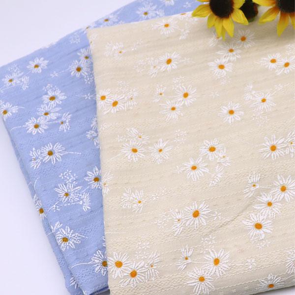 ( コットン ) デイジー刺繍風発泡プリント ドビーコットン 2種 │発泡プリント 大幅140cm ...