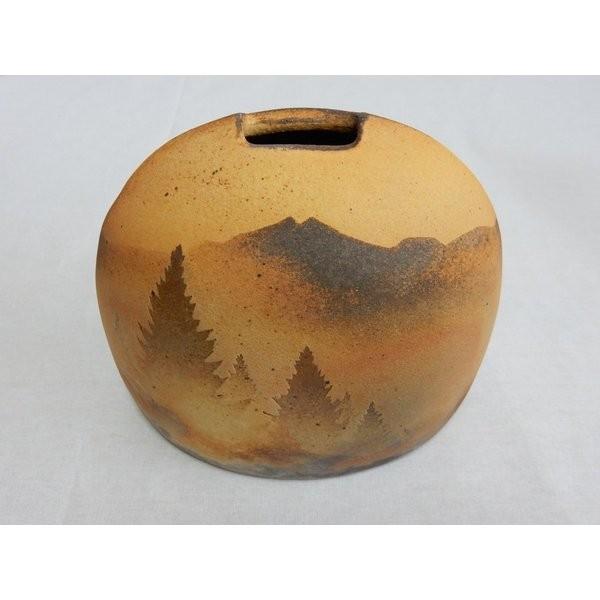 北田耕治「カラマツ紋花入れ」　信州の自然をダイナミックに表現