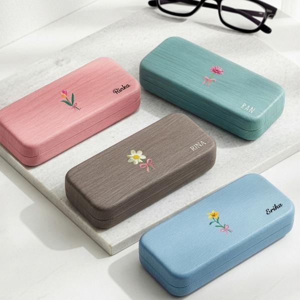 【名入れ無料】水彩の花 メガネケース 名入れ プレゼント おしゃれ 還暦祝い 木目調 PU素材 ハー...