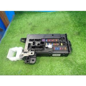 トヨタ 純正 ピクシスメガ 《 LA700A 》 ヒューズボックス P10700