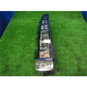 ヴォクシー DBA-ZRR80G 右テールランプ 3ZR-FAE 1F7 28-232 81551 
