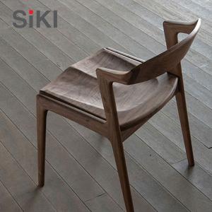 シキファニチア ユナW 板座 アームチェア セミアームチェア ダイニングチェア 椅子 イス SIKI FURNITURE おしゃれ デザイナー