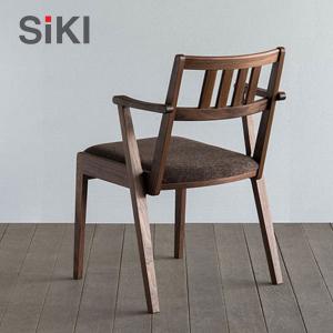 シキファニチア サーフ 張座 アームチェア ダイニングチェア スタッキング 椅子 イス SIKI FURNITURE おしゃれ デザイナー｜nimus