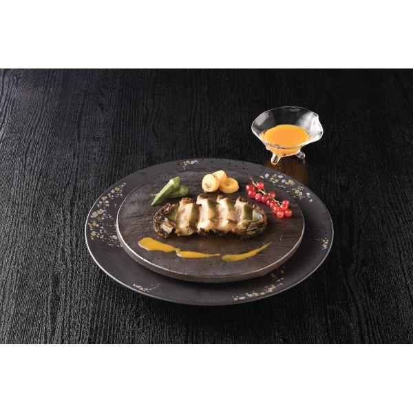 日本料理店の天然あわびステーキ