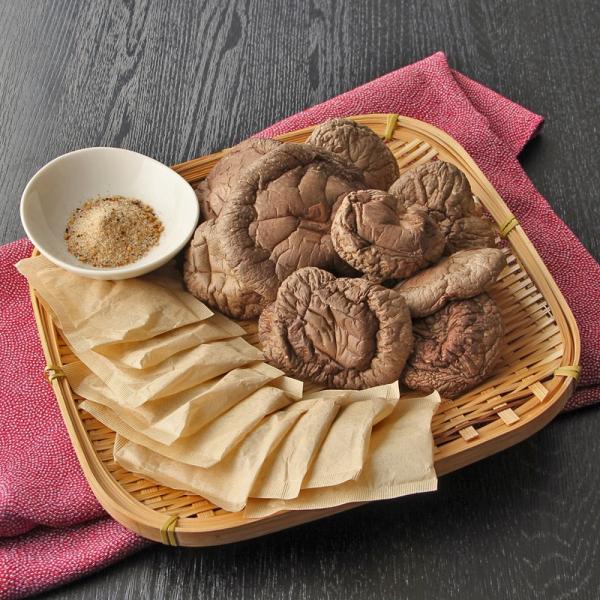 西条鰹ふりだしスーパーアミノ・原木乾し椎茸セット〔西条鰹ふりだしスーパーアミノ、原木乾し椎茸〕 送料...