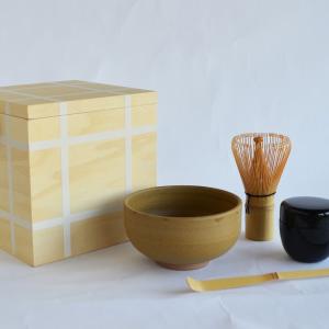 道場宗廣作　鵬雲斎好　蒔絵　秋草　三日月　升　香合　共箱　茶道具 道場宗廣作 鵬雲斎好 蒔絵 秋草 三日月 升 香合 共箱 茶道具