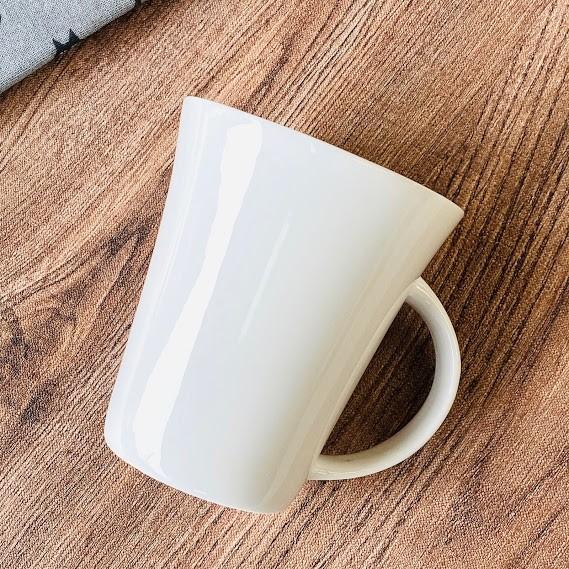 マグカップ 白磁 陶器 ポーセラーツ 食器 おしゃれ  340ml ラッパ形   カフェ コーヒー ...
