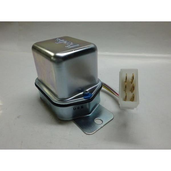 フェアレディZ S30,S31用　ボルテージレギュレータ 　新品 12V　811