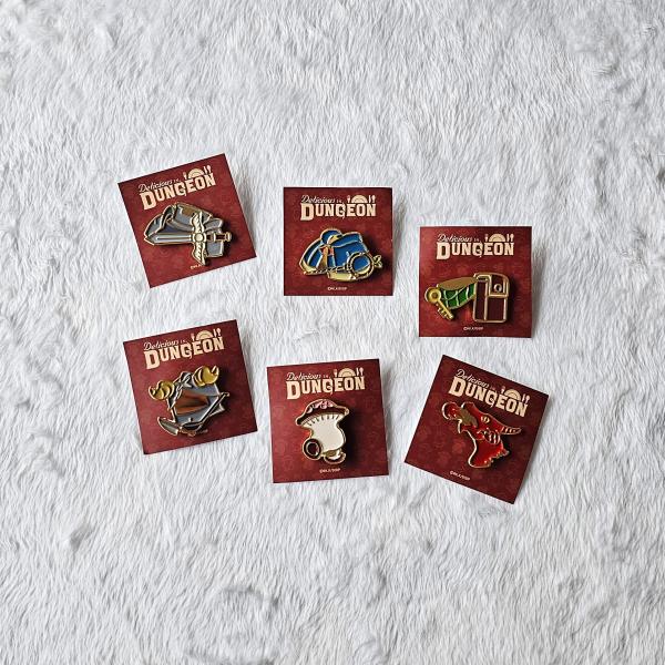 韓国 コミック グッズ『ダンジョン飯 キャラクター メタル バッジ（6種類から一つ選択）』公式グッズ