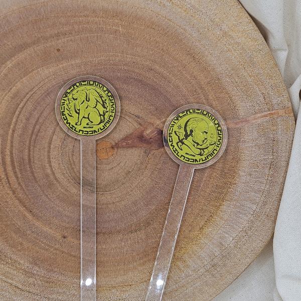 韓国 コミック グッズ『ダンジョン飯 アクリルマドラー（2種類から一つ選択）』公式グッズ