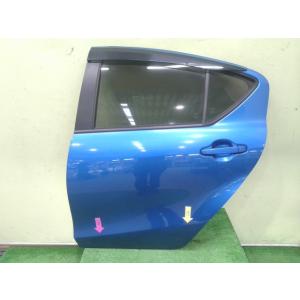 アクア DAA-NHP10 左RドアASSY 1NZ-FXE 8T7  67004-52470 中古