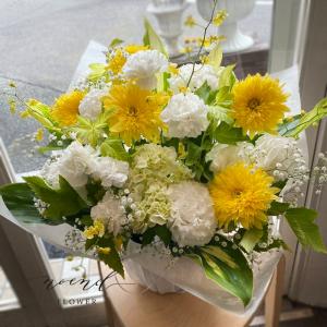 お供えお悔やみ 花 お任せフラワーアレンジメン...の詳細画像1