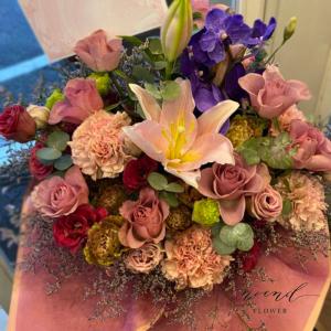 季節のお任せ生花アレンジメントLサイズボリュー...の詳細画像4
