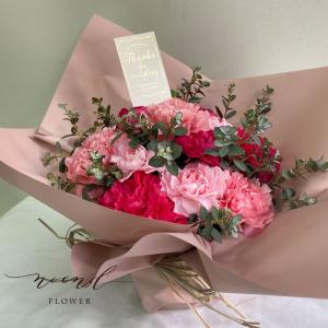 クール便でお届け 花 カーネーションとグリーンのフラワーアレンジメント 母の日ギフト 生花