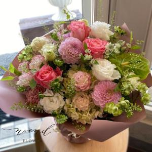 ナチュラル系季節のお任せ生花アレンジメントLサ...の詳細画像2